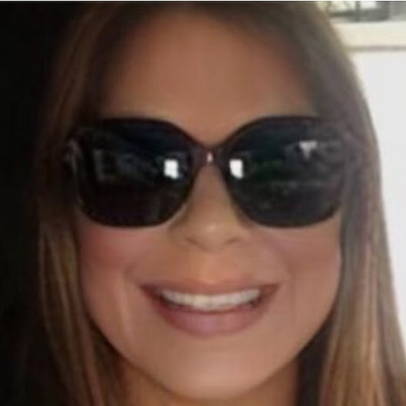 Meet your Posher, Noni - Picture 1 of 1